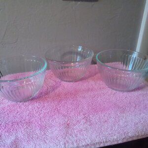 Pyrex bowls